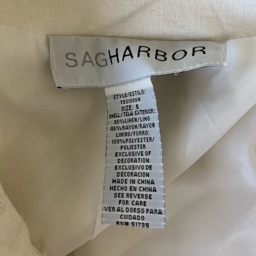 White skirt with 3D floral - Picture 2 of 3